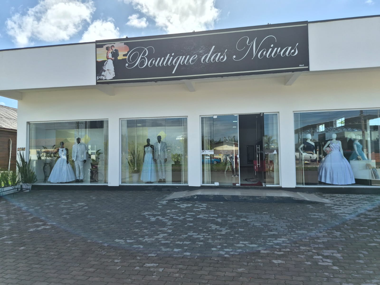 Fachada da Boutique das Noivas na R. Sebastião Fagundes, Terra de Areia - RS
